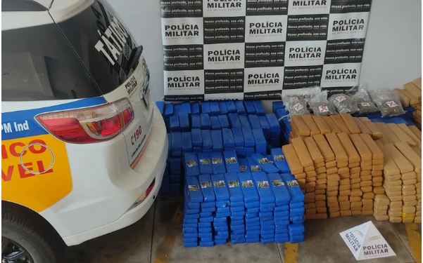PM encontra mais de 1.200 tabletes de maconha em veículo capotado em rodovia de MG