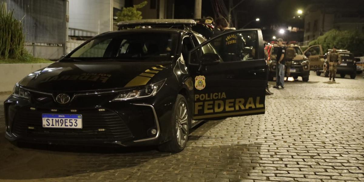 Operação da PF cumpre mais de 200 mandados contra facções que atuam em Minas e no Rio