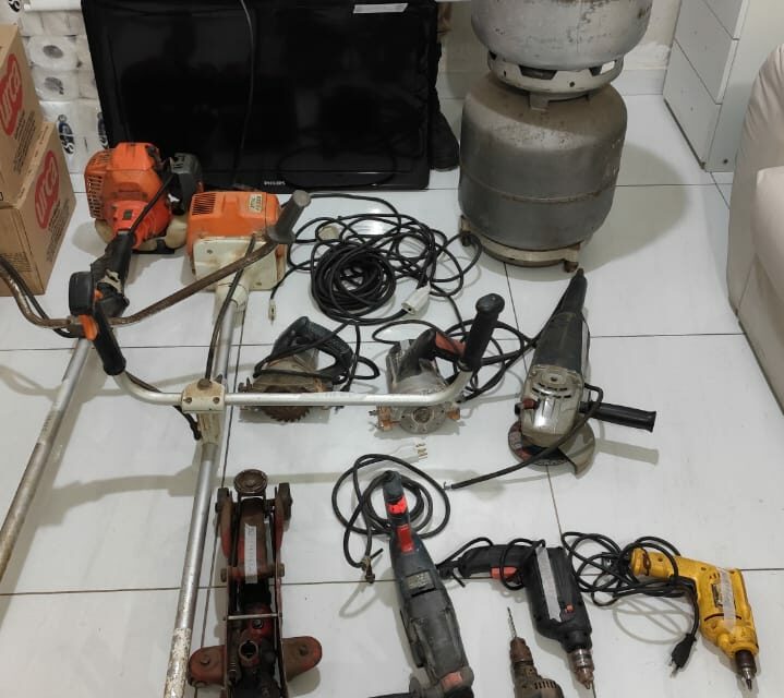 PM recupera vários materiais produtos de furto na casa de ex-presidiário em Arcos