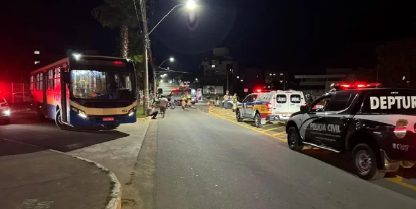 Mulher fica em estado grave após ser atropelada por ônibus em Divinópolis