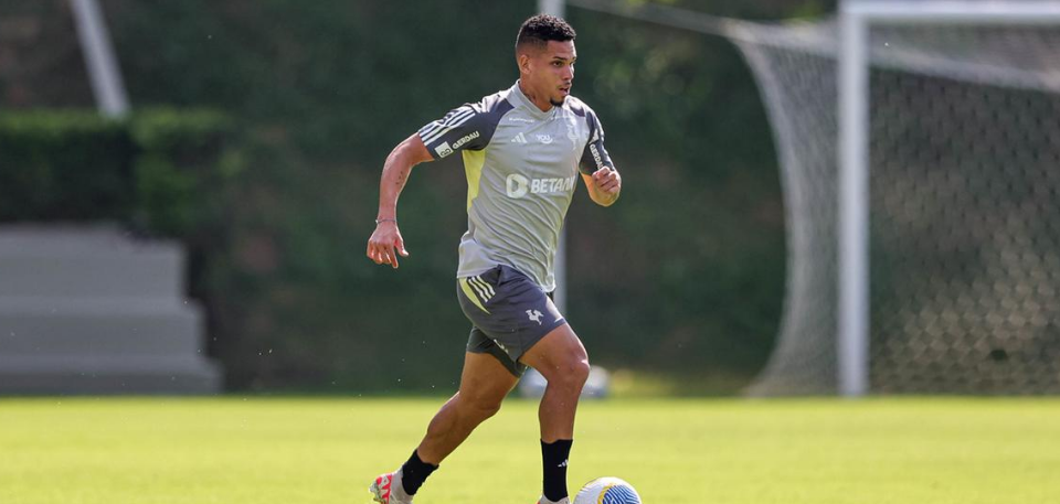 Milito prepara volta de Paulinho pelo Galo, contra o Bahia, no retorno do Brasileirão