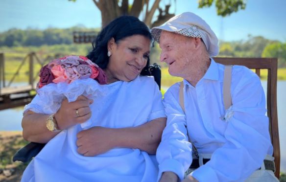 Idoso de 100 anos faz ensaio fotográfico com futura esposa em Betim