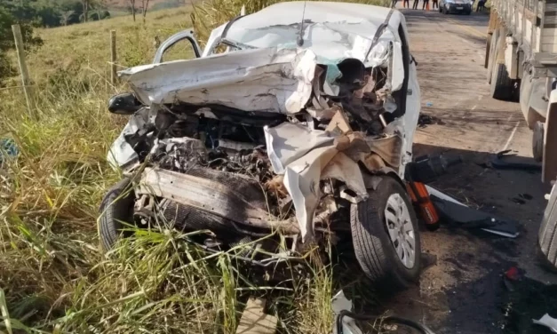 Acidente deixa adolescente morto e irmão ferido na MGC-120