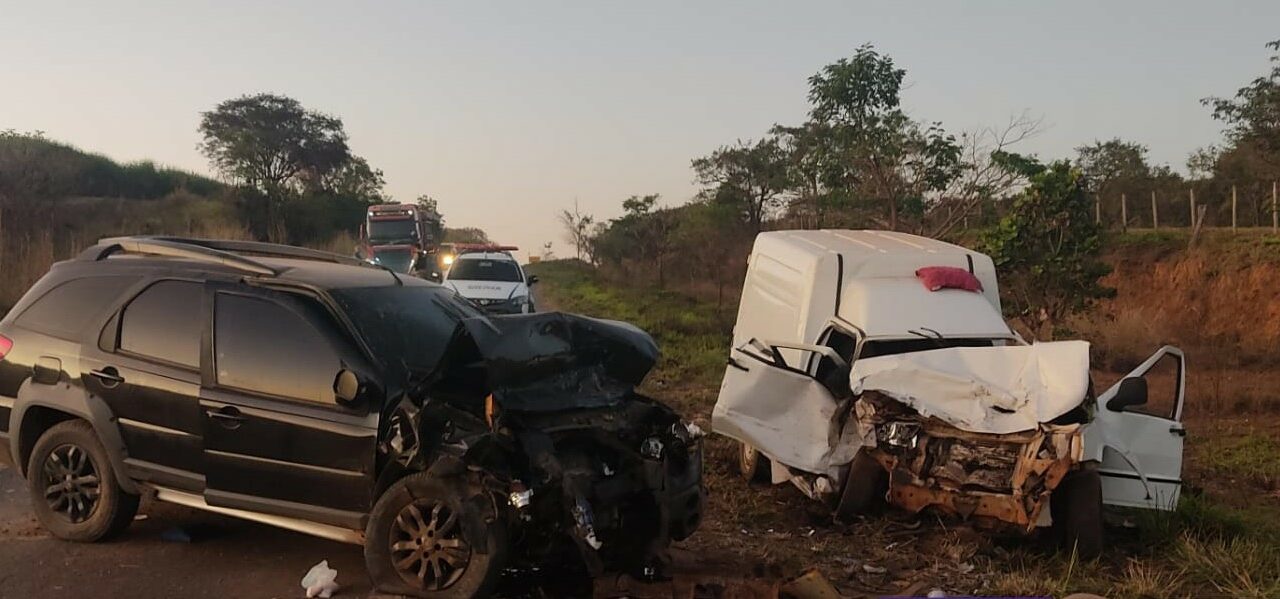 Duas mulheres ficam gravemente feridas após acidente na MG-170, em Lagoa da Prata