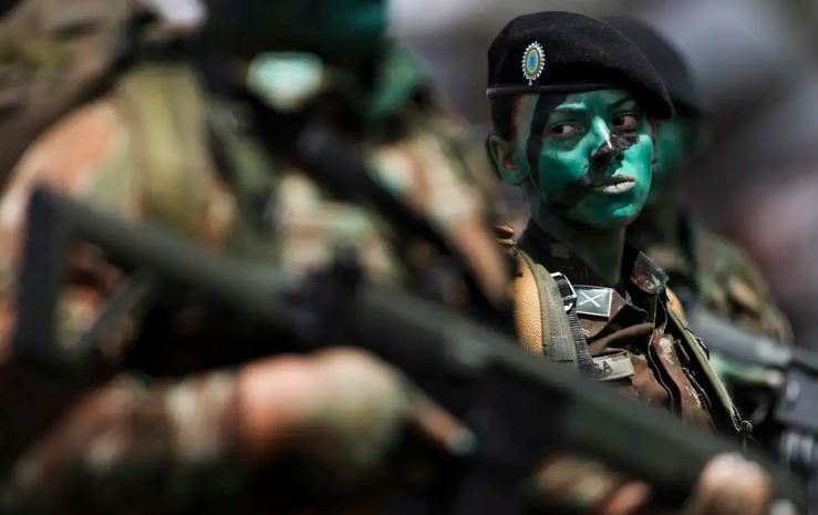 Forças Armadas permitirão alistamento militar para mulheres