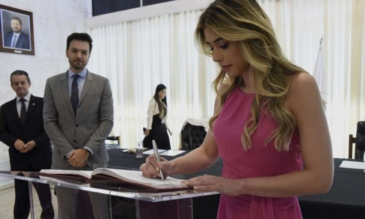 Amanda Teixeira Dias toma posse na ALMG