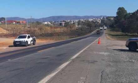 Mulher morre atropelada por caminhão na MG-050, em Pimenta