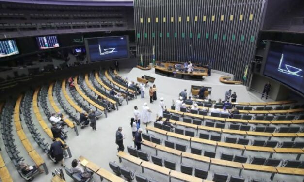 Deputado do PL defende projeto de lei que acaba com feriados no Brasil em dias úteis