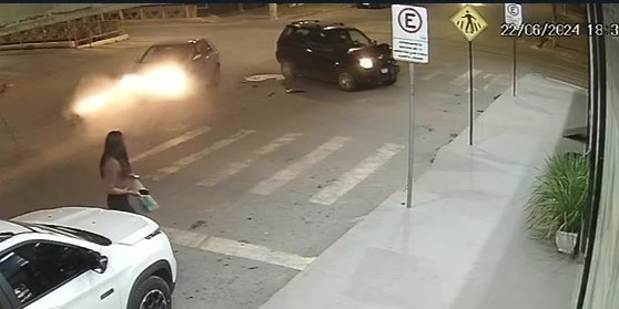 Colisão entre veículos deixa dois feridos em Arcos