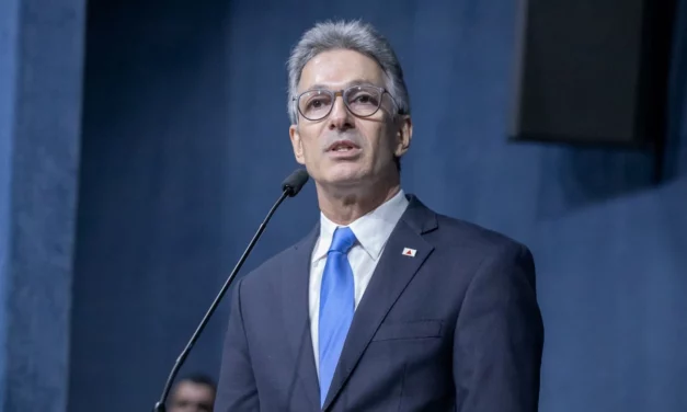 Governador sanciona aumento de 5,26% para servidores da educação de MG
