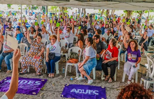 Professores das universidades federais decidem encerrar greve em todo o país