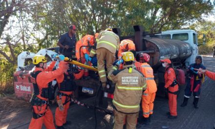 Idoso é socorrido após ter perna presa em máquina, em Lagoa da Prata