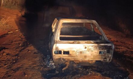 Incêndio é registrado em veículo na zona rural de Formiga