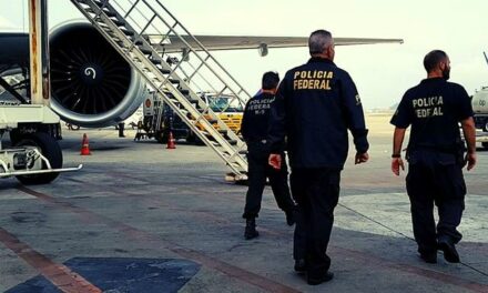 Mineiros da lista vermelha da Interpol são presos pela PF ao desembarcarem em Confins
