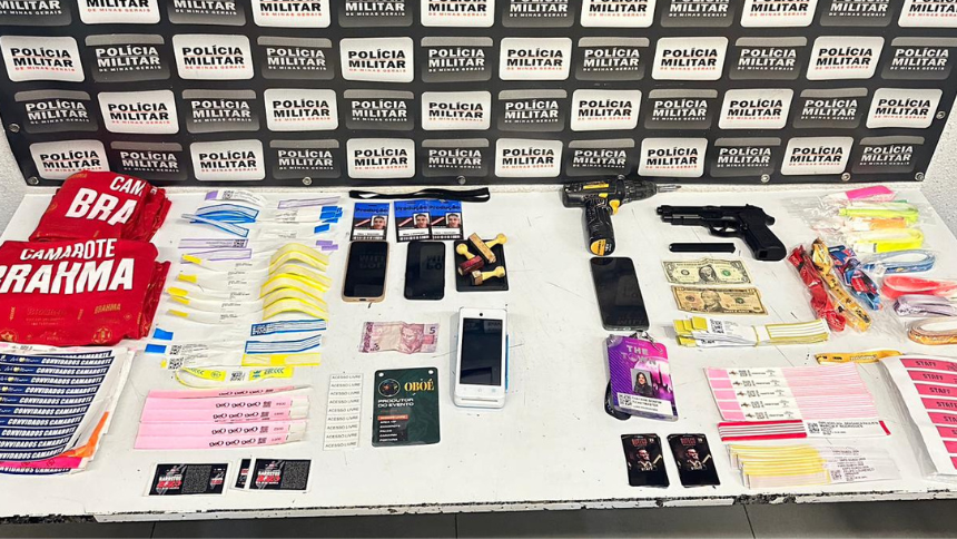Dois homens são presos com pulseiras irregulares na Divinaexpo