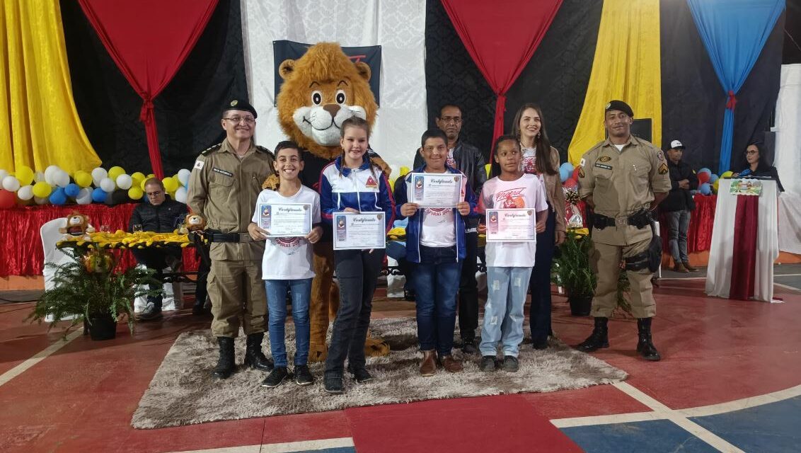 Polícia Militar realiza formatura do Proerd em Tapiraí