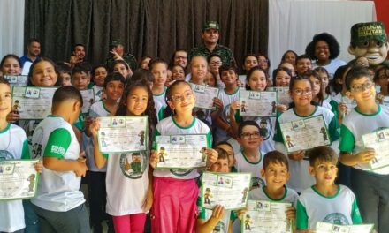 86 alunos de escola de Formiga participam de formatura do Progea