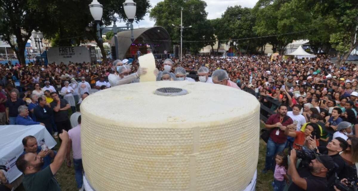 Cidade mineira bate novamente o recorde de maior queijo do mundo