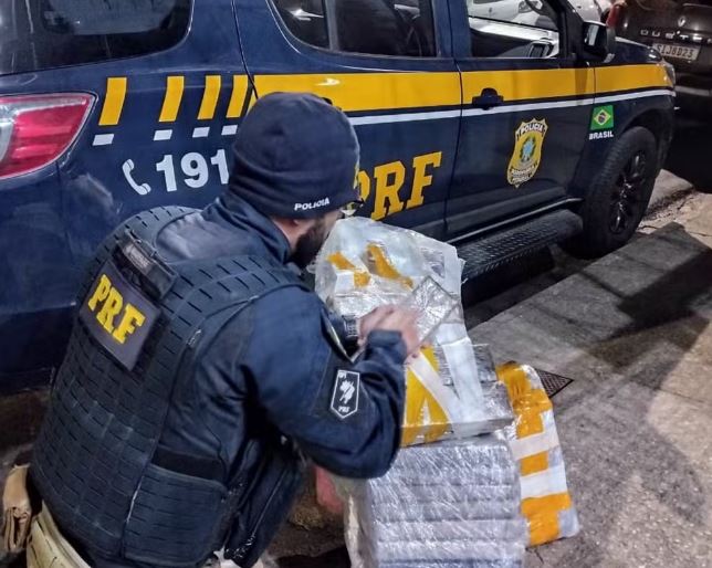 Irmãos são presos com 80 kg de maconha dentro de carro na Fernão Dias