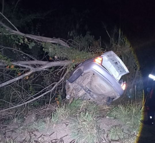 Casal morre em acidente na MG-170, duas crianças ficaram feridas