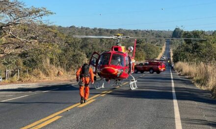 Nove pessoas ‘descem’ para ajudar em acidente e são atropeladas na BR-135; uma morreu