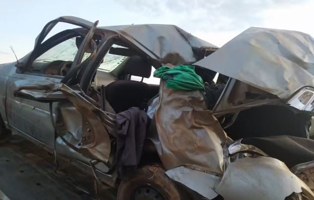 Jovem morre e outros dois ficam feridos após carro sair de pista e capotar no Sul de MG