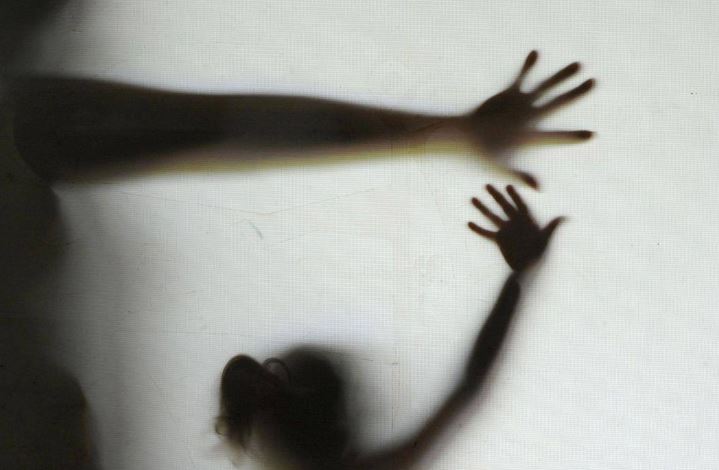 Homem condenado no Paraná por estuprar a própria filha é preso em MG vivendo com outra família