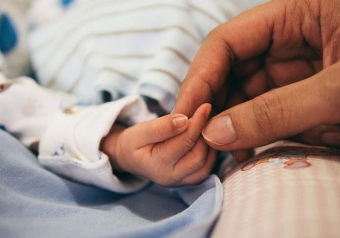 Bebê de 10 meses morre após se afogar em banheira na zona rural de Cardosa, em Nova Serrana