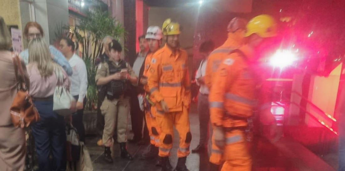 Mulher tem perna prensada em pane no elevador da Justiça federal
