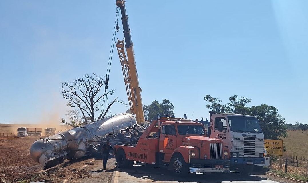 BR-354 ficará interditada, no km 425, para retirada de carreta