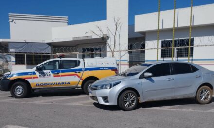 Dois homens são presos e veículo adulterado é apreendido na MG-050, em Divinópolis