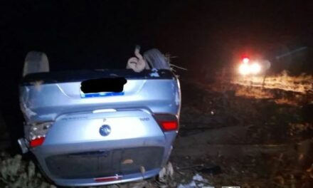 Casal morre após carro capotar na BR-352, em Abaeté