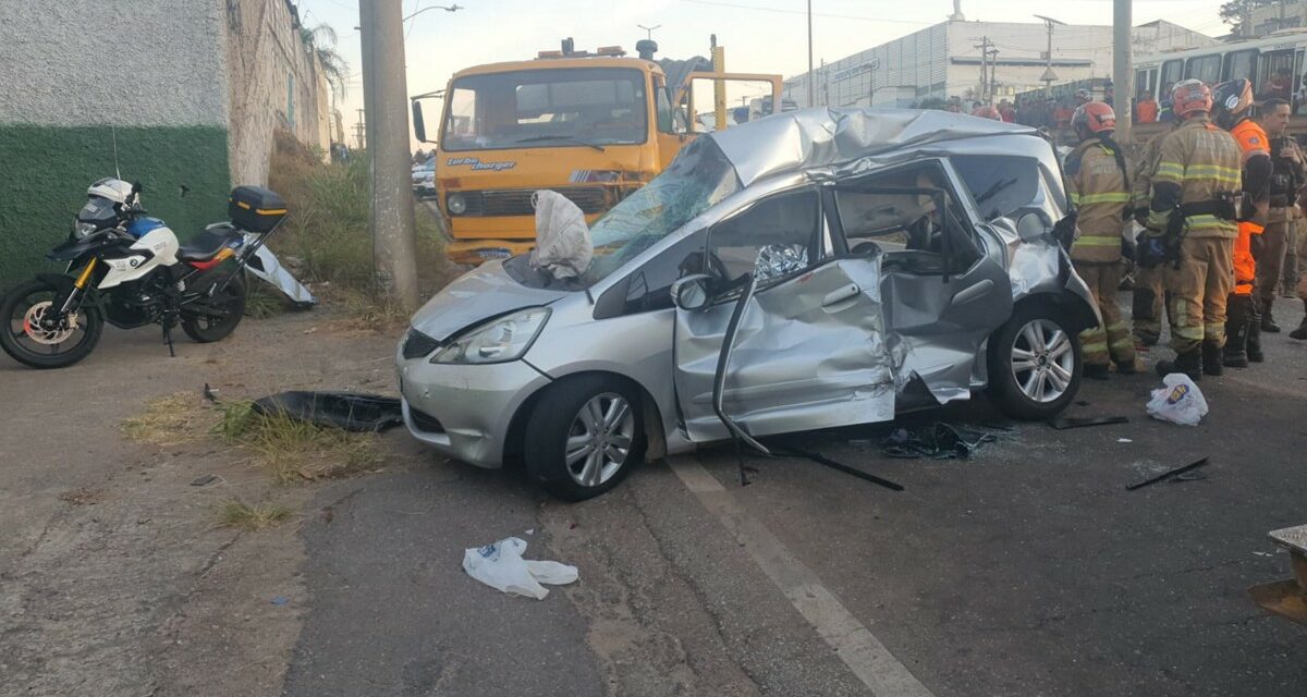 Adolescente de 17 anos perde a vida em colisão no Anel Rodoviário de BH; criança está entre os feridos