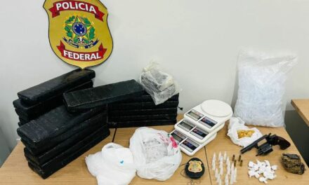 Homem é preso após bater carro ‘recheado’ de maconha em viatura da PF