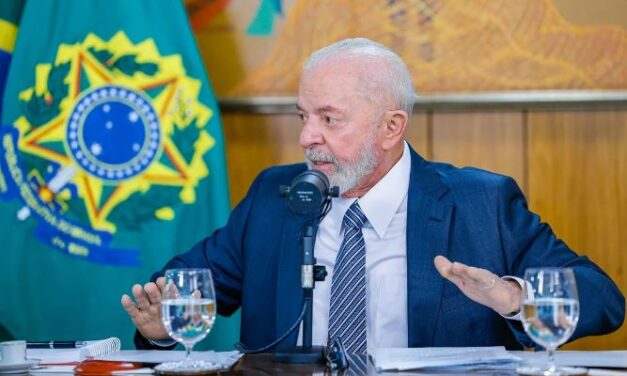 Lula assina projeto que amplia acesso ao gás de cozinha e defende redução de custos