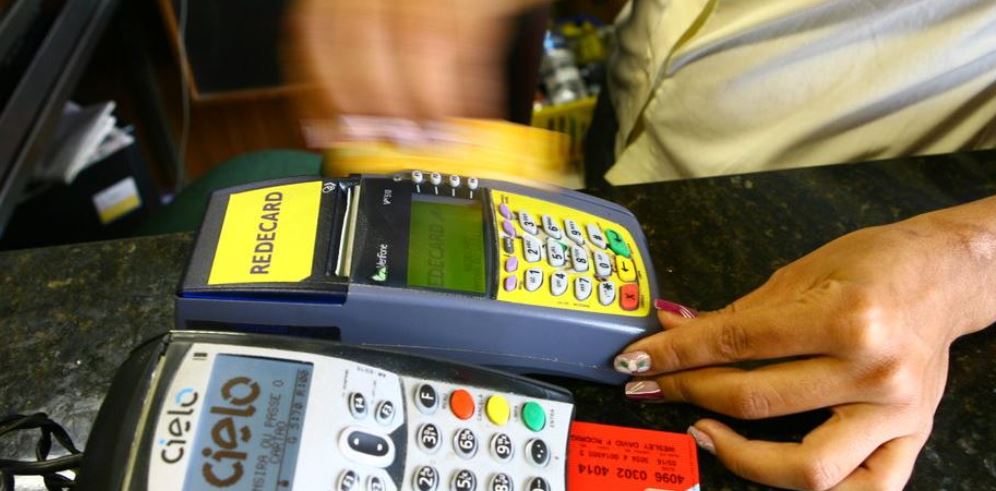 Após 3 meses de alta, endividamento das famílias fica estável em junho