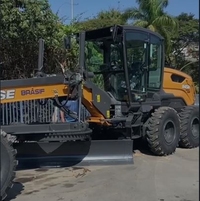 Secretaria de Obras de Formiga adquire nova motoniveladora