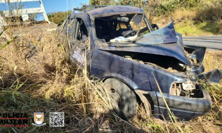 Homem sofre acidente após dormir na direção veicular, em Pimenta