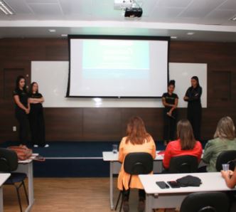 Estudantes de Enfermagem do Unifor apresentam trabalhos inovadores em seminário