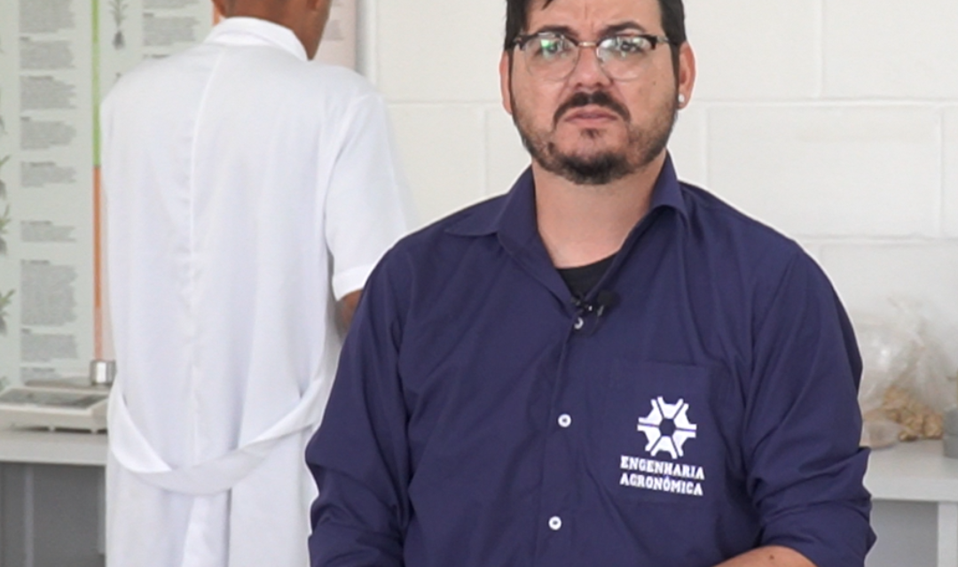 Aluno e professor de Engenharia Agronômica realizam pesquisa sobre o uso do fertilizante mineral misto na agricultura