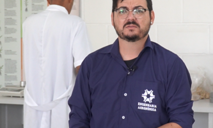 Aluno e professor de Engenharia Agronômica realizam pesquisa sobre o uso do fertilizante mineral misto na agricultura