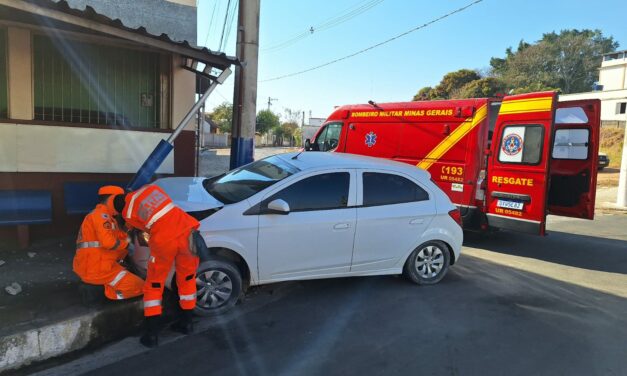 Acidente é registrado em área central de Arcos