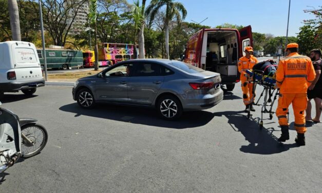 Mulher fica ferida após colisão entre moto e carro em Formiga