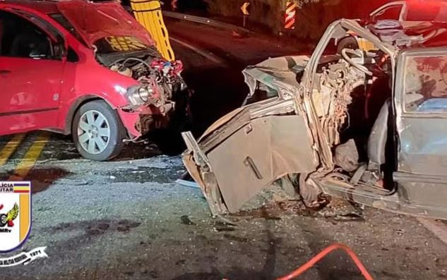 Motorista morre e quatro pessoas ficam feridas em batida entre carros no Sul de Minas