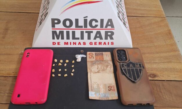 Jovem é preso com drogas na Praça Central de Bambuí