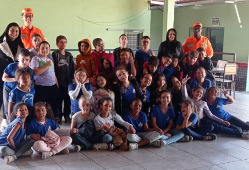 Escola José Honorato recebe o projeto ‘Bombeiro nas Escolas’