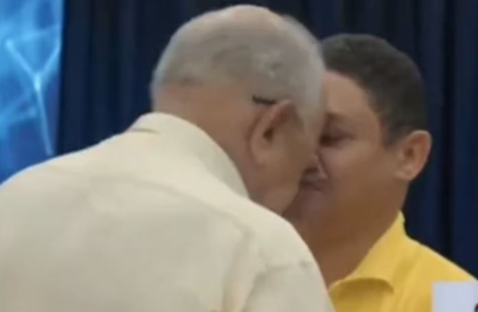 Prefeito de Teresina dá cabeçada em oponente durante debate