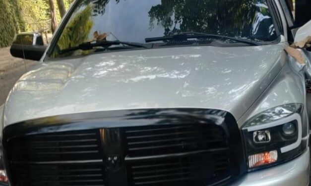 Comerciante morre prensado pela porta do próprio carro