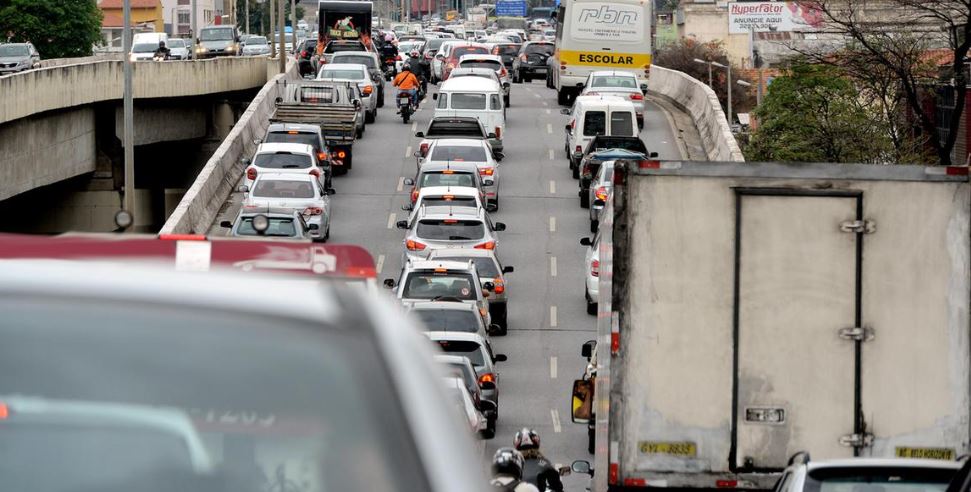 CRLV: 3 milhões de carros estão com licenciamento atrasado em MG