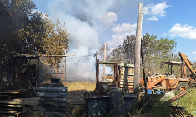 Incêndio atinge quatro propriedades rurais de Arcos